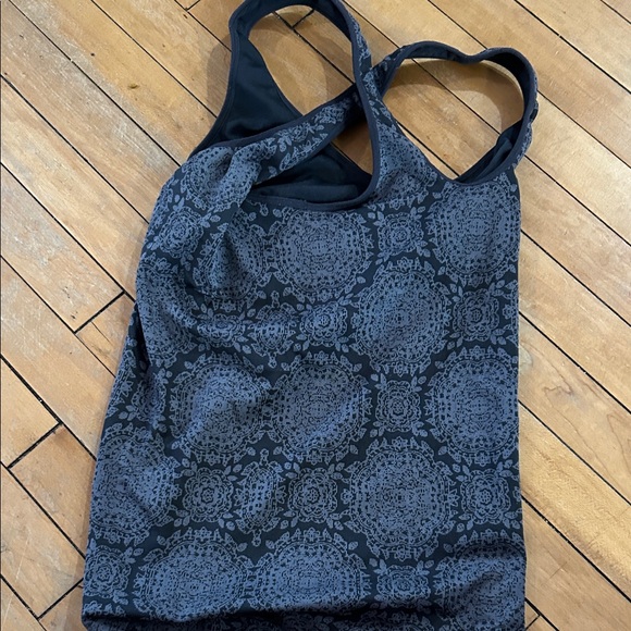 EUC Reebok Black and Gray Patterned athletic tank - Picture 5 of 5